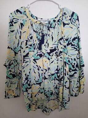 Crown and Ivy Leafy Gecko Print Ruffle Bell Sleeve PXL Novelty Print Top XL Blue